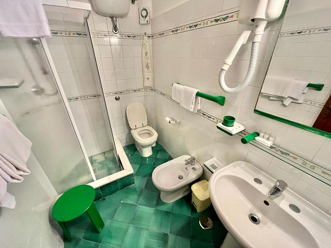 Bathroom 4, Florenza Residence, Latina