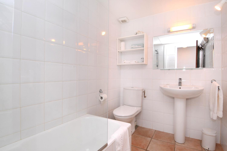 Bathroom 3, Domaine de Saint Pierre, Corse-du-Sud