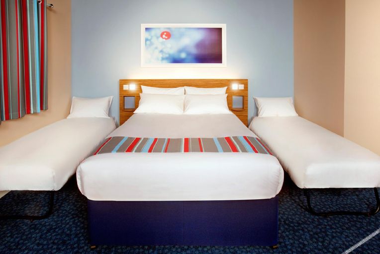 Bedroom 3, Travelodge Llanelli Central, Carmarthenshire