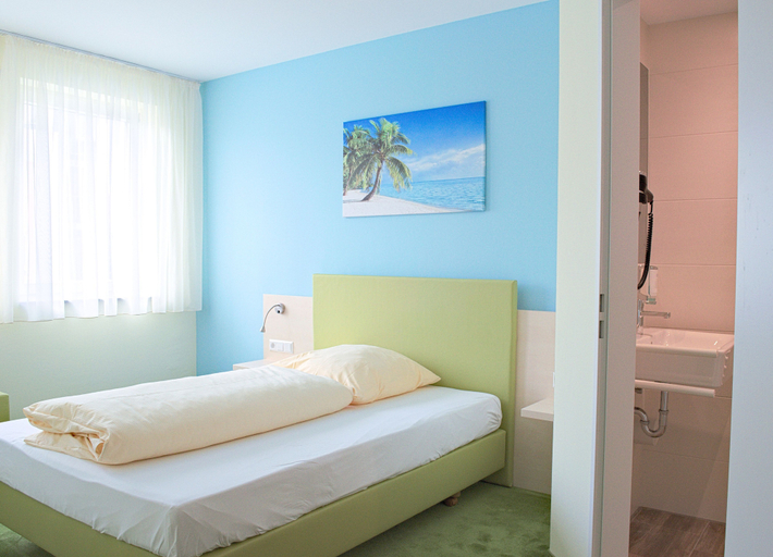 Bedroom 3, Sternplatz Hotel, Alb-Donau-Kreis