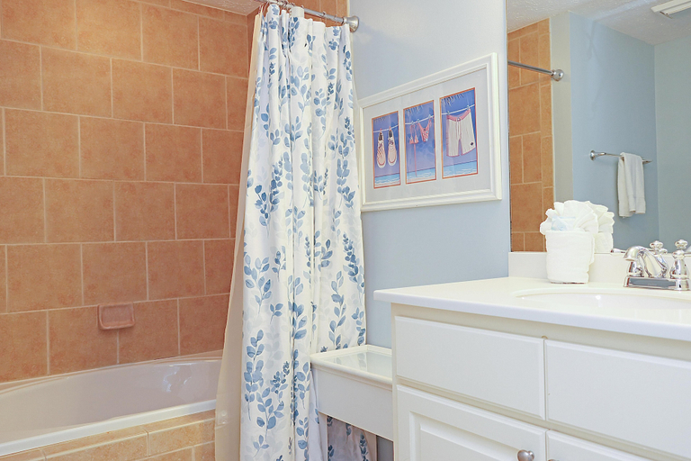 Bathroom 4, Summerhouse 309, Bay
