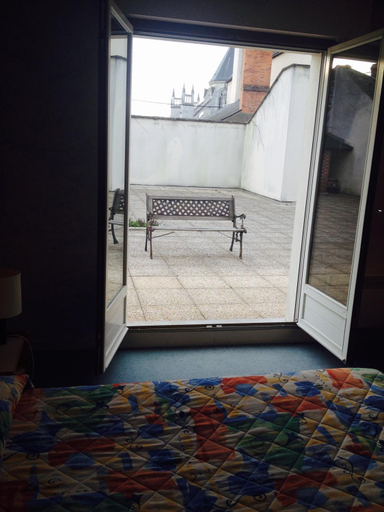 Others 5, Jackotel, Loiret