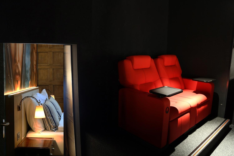 Others 4, Hotel Cinema 8, Kulm