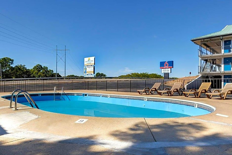 Sport & Beauty 5, Notch Inn and Suites, Stone