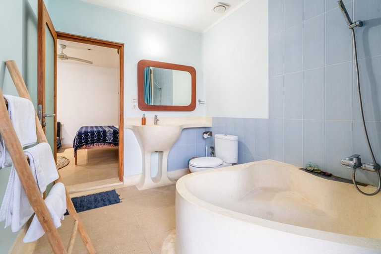 Bathroom 14
