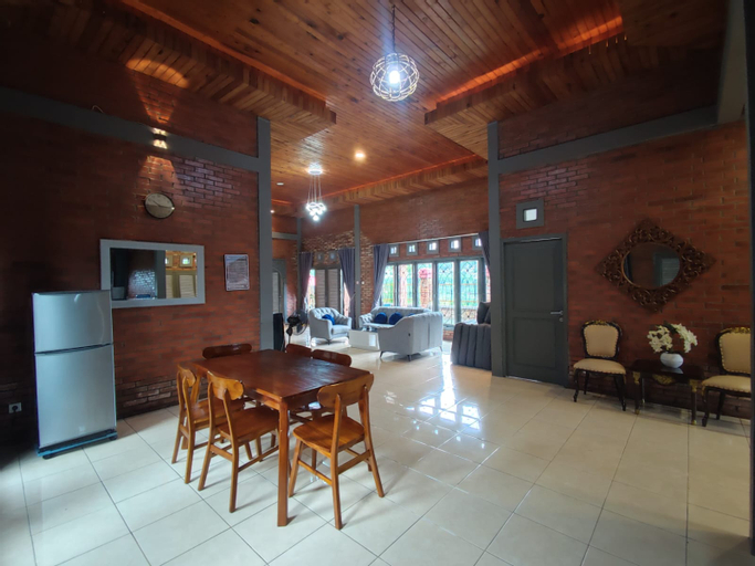 Dining Room 9