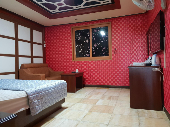 Bedroom 15