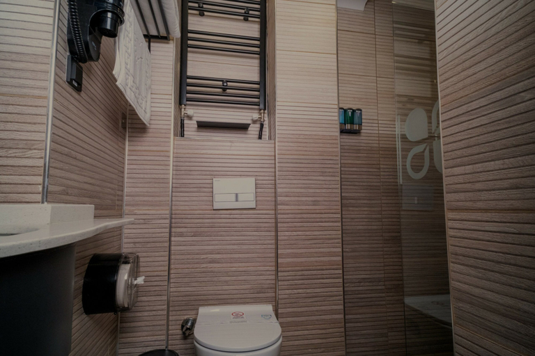 Bathroom 4, Grand Clover Hotel, Merkez