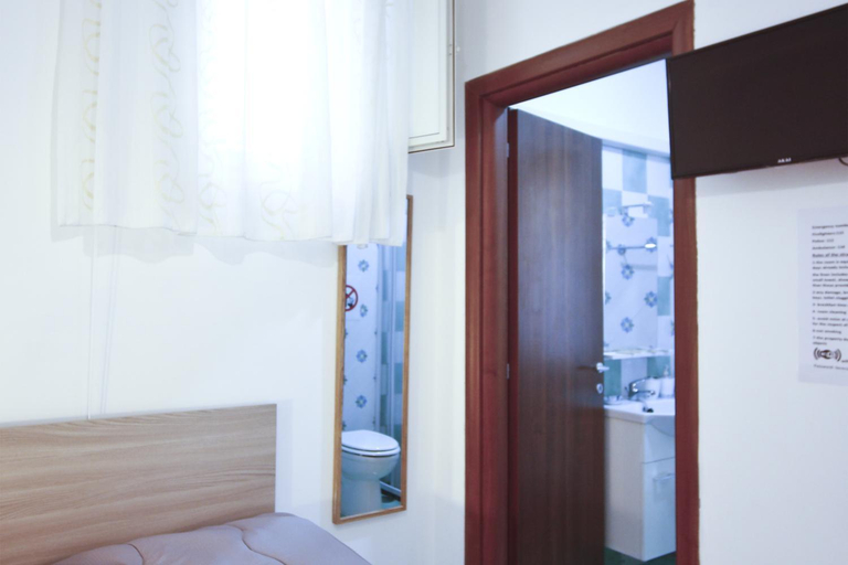 Others 2, B&B Serena, Napoli