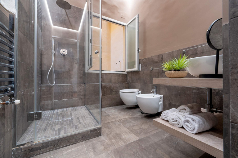 Bathroom 3, Genteel Home Biblioteca Nazionale, Florence