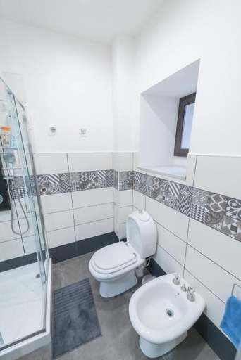 Bathroom 4, Central Station House Riccardo, Catania