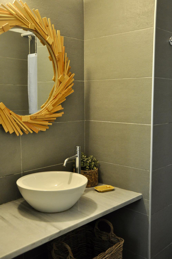 Bathroom 4, Mezzao, Ionian Islands