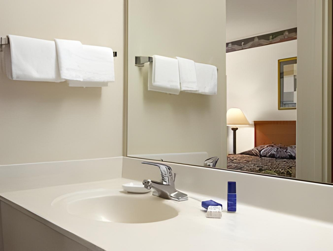 Bathroom 4, Comfort Inn & Suites Grafton-Cedarburg, Ozaukee