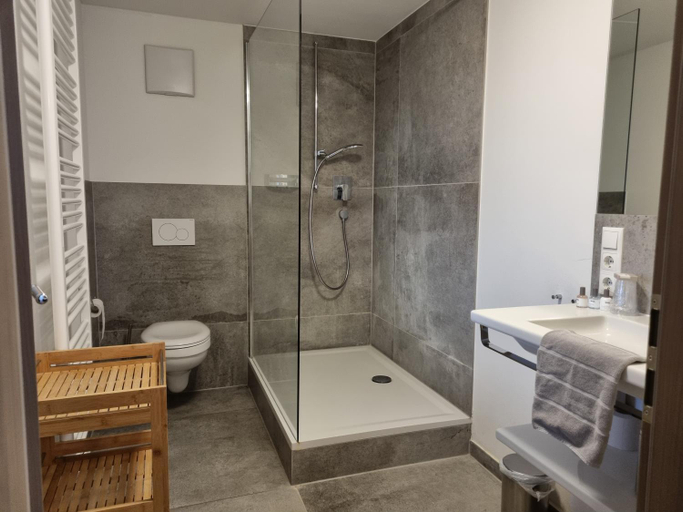 Bathroom 4, Gasthof Chiemseefischer, Traunstein