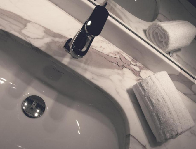 Bathroom 5, Cors Hotel, Haute-Corse