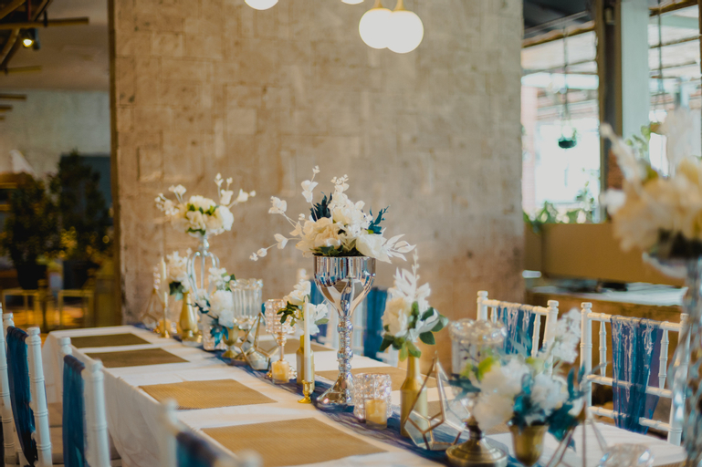 Food & Drinks 9