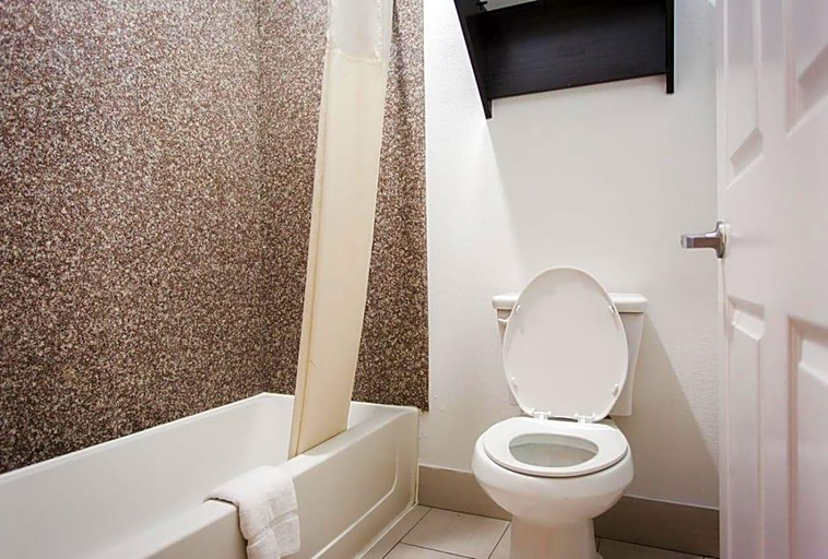 Bathroom 4, Ocean Palms Resort at Port Royal, Beaufort