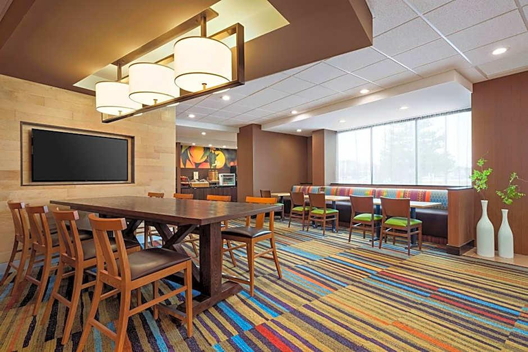 Food & Drinks 5, Fairfield Inn Philadelphia West Chester Exton, Chester