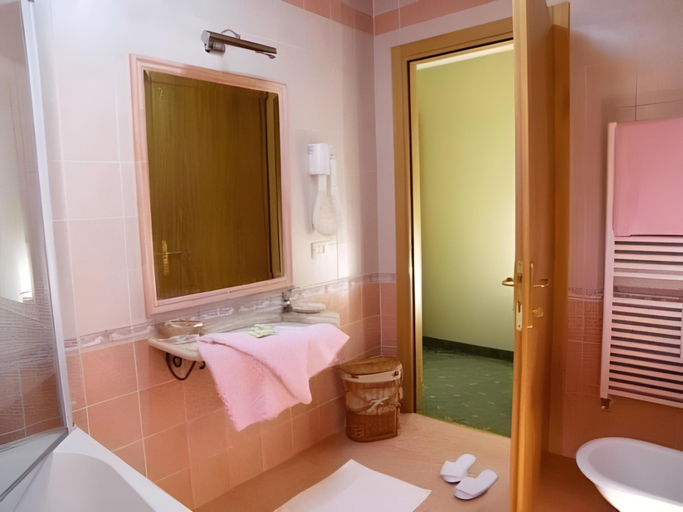 Bathroom 4, Hotel Des Reves, Frosinone
