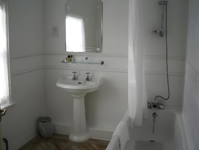 Bathroom 4, The Vine Hotel, Skegness, Lincolnshire