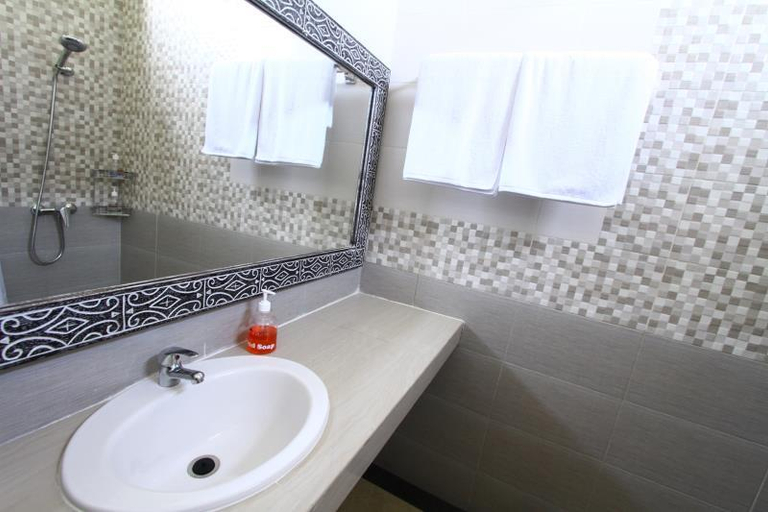 Bathroom 4, Cove Raddeyapa, Badung