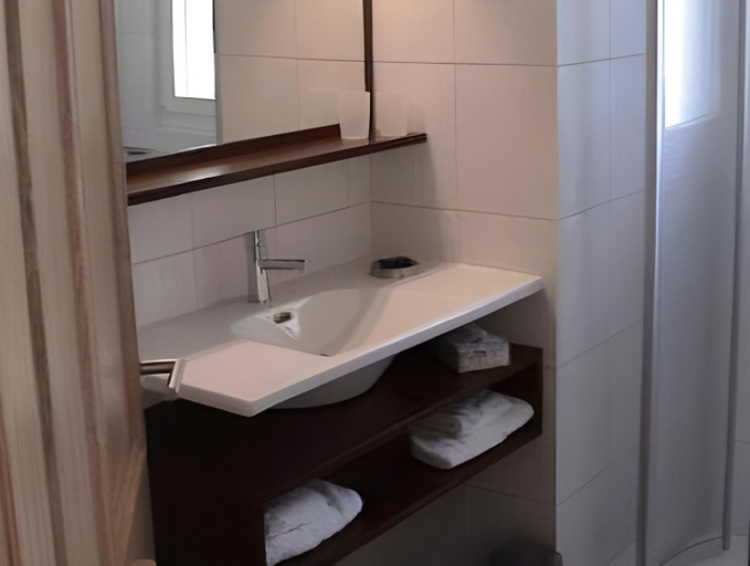 Bathroom 2, Hotel Viktoria-Leukerbad-Therme, Leuk