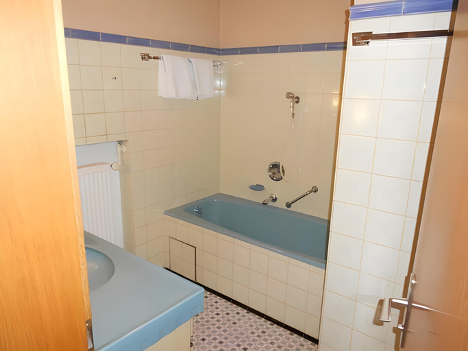 Bathroom 5, Gastehaus Weißes Rossl, Traunstein