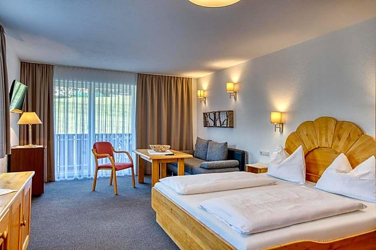 Bedroom 4, Adige-Radweg - Hotel Erika, Landeck