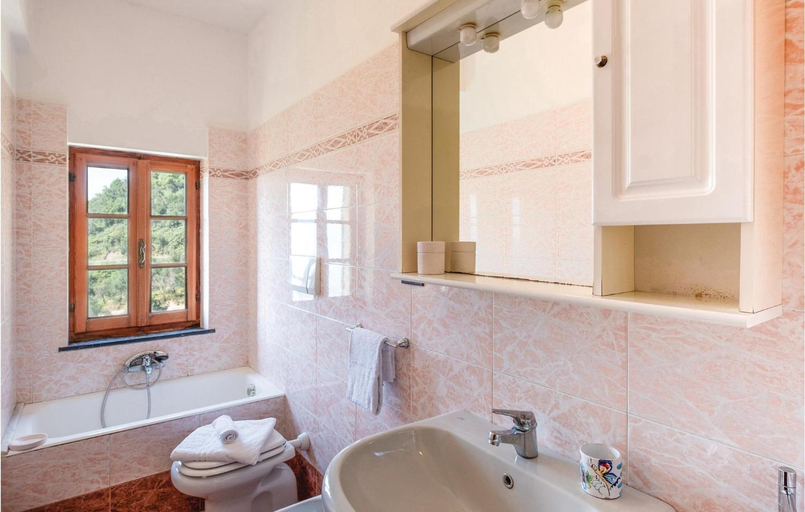 Bathroom, Casa Rosmarino, La Spezia