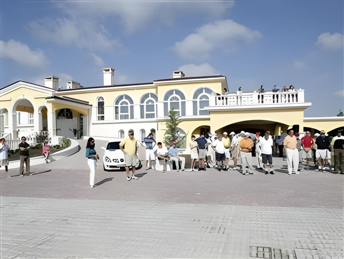 Exterior & Views