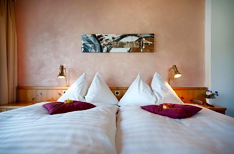 Bedroom 3, Mira Val, Imboden