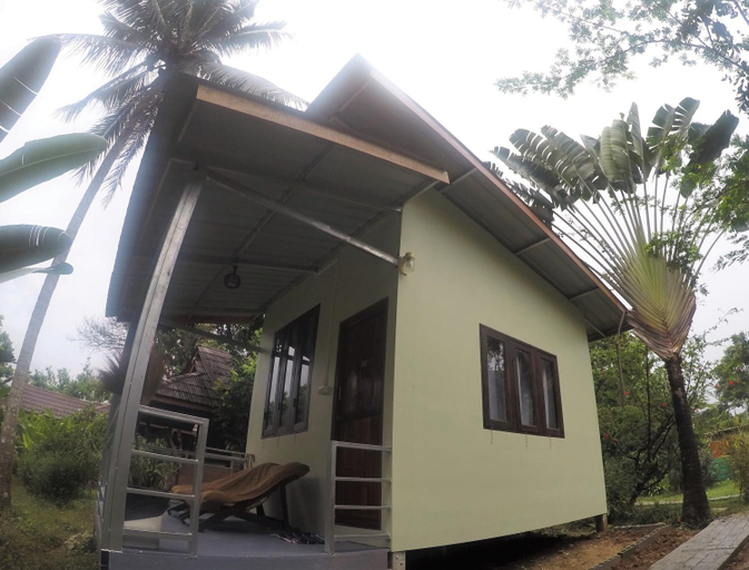 Exterior 4