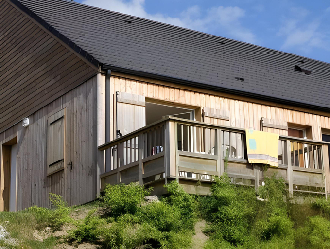 Exterior & Views