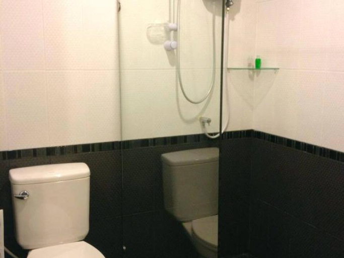 Bathroom 4, The Capital Hotel, Muang Roi Et