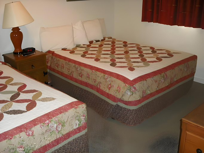 Bedroom 2, El Pueblo Lodge, Taos