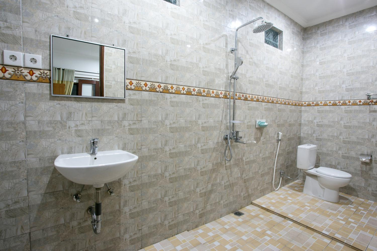 Bathroom, Wijaya Guesthouse, Badung