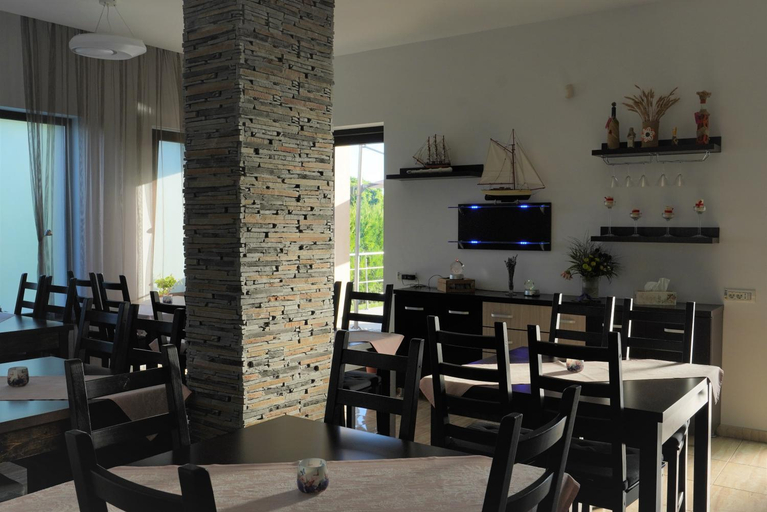 Food & Drinks 3, Indeep Club-Piscina & Relaxare langa Constanta, Cumpana
