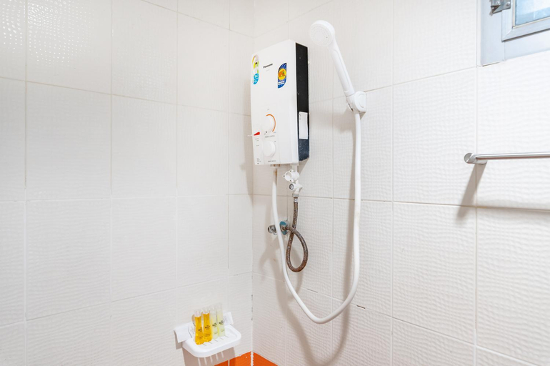 Bathroom 25