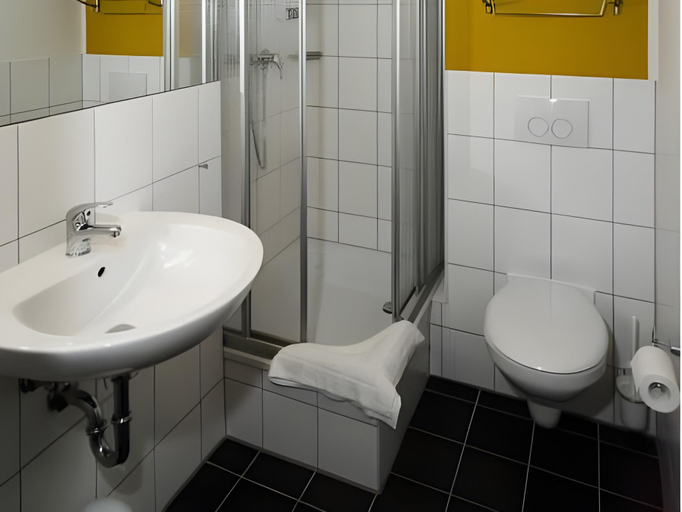 Bathroom 5, Dream Inn Hotel Regensburg Ost, Regensburg