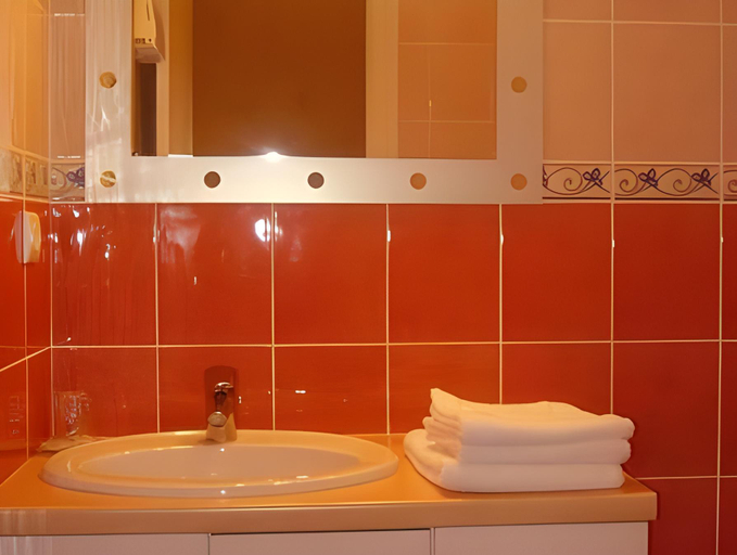 Bathroom 4, Logis Hotel Restaurant Chez Nous, Ain