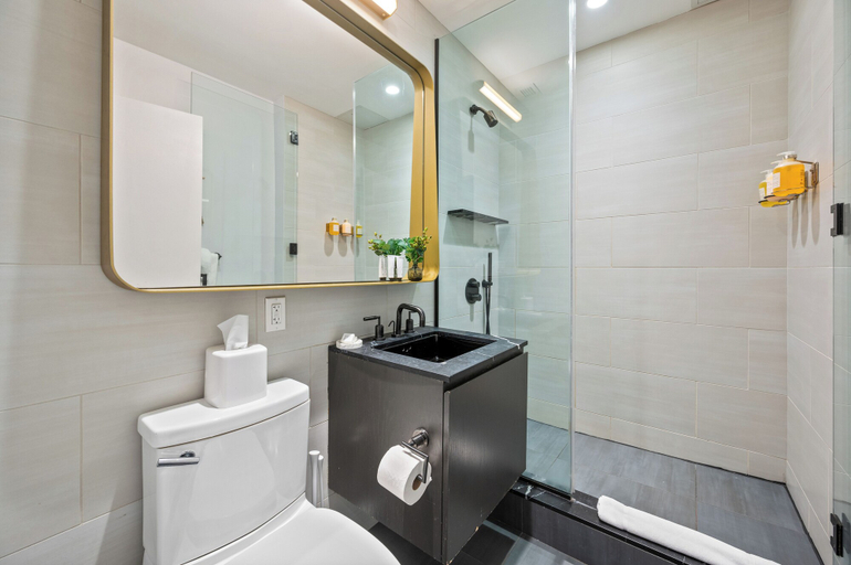 Bathroom 3, 17John, New York