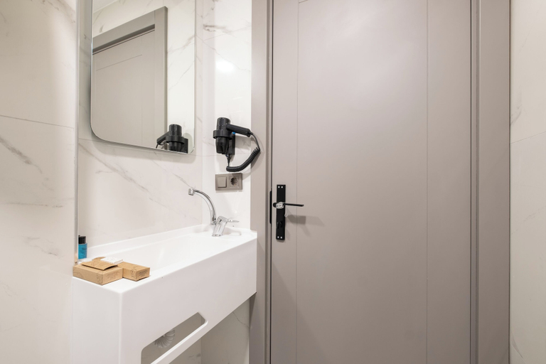Bathroom 5, The Port Guzelyali Hotel, Tuzla