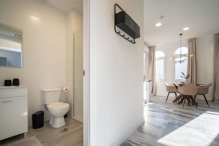 Bathroom 4, William Martin Apartments, Huelva