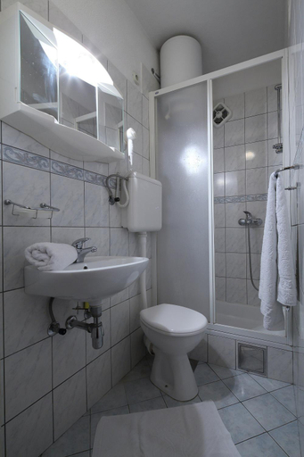 Others 3, La Familia Apartments, Makarska