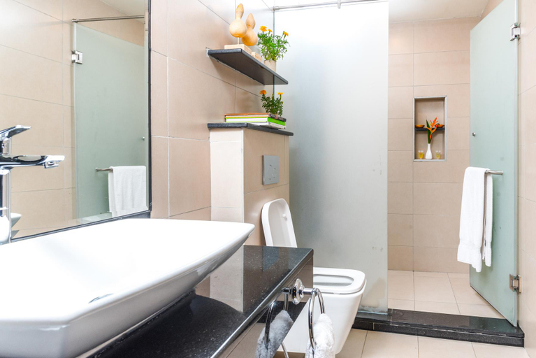 Bathroom, Speke Apartments Kitante, Kampala