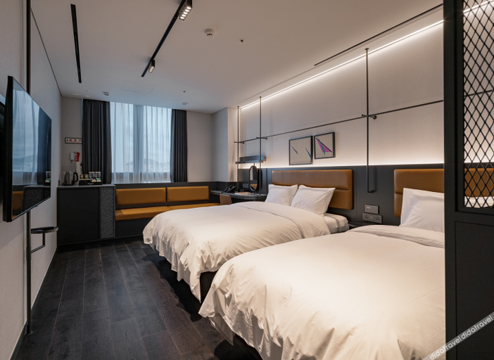 Bedroom 2, Ramada Plaza by Wyndham Chungjang, Buk