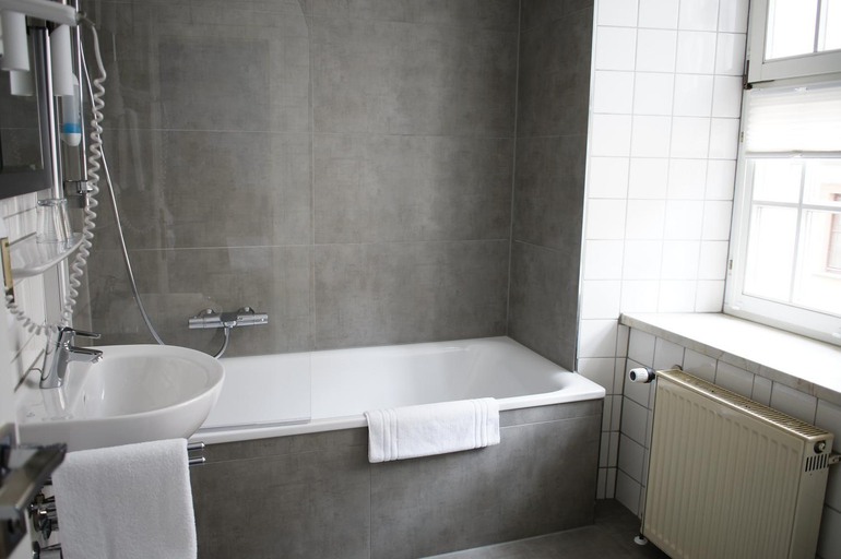 Bathroom 3, Hotel Am Obermarkt, Mittelsachsen