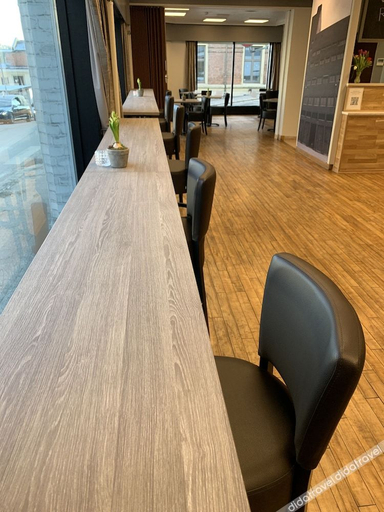 Others 4, Henriks Hotell, Skien