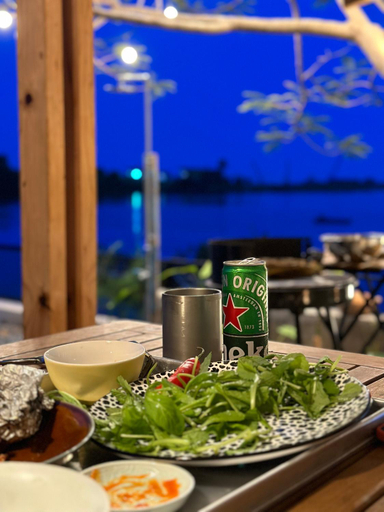 Food & Drinks 3, Nha trong hem ben song, Ho Chi Minh City