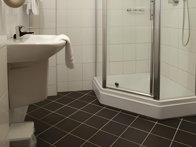 Bathroom 4, Hotel Restaurant Grandcafé  t Voorhuys, Noordoostpolder
